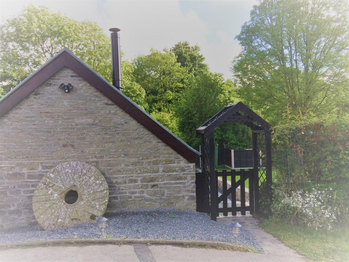 The Bakery Villa Llanddeiniol Bagian luar foto